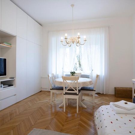 Vedrana-Near Centre And Free Garage, Electricity For Electric Cars Zagreb Buitenkant foto