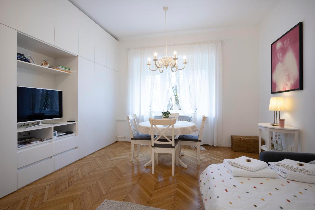 Vedrana-Near Centre And Free Garage, Electricity For Electric Cars Zagreb Buitenkant foto