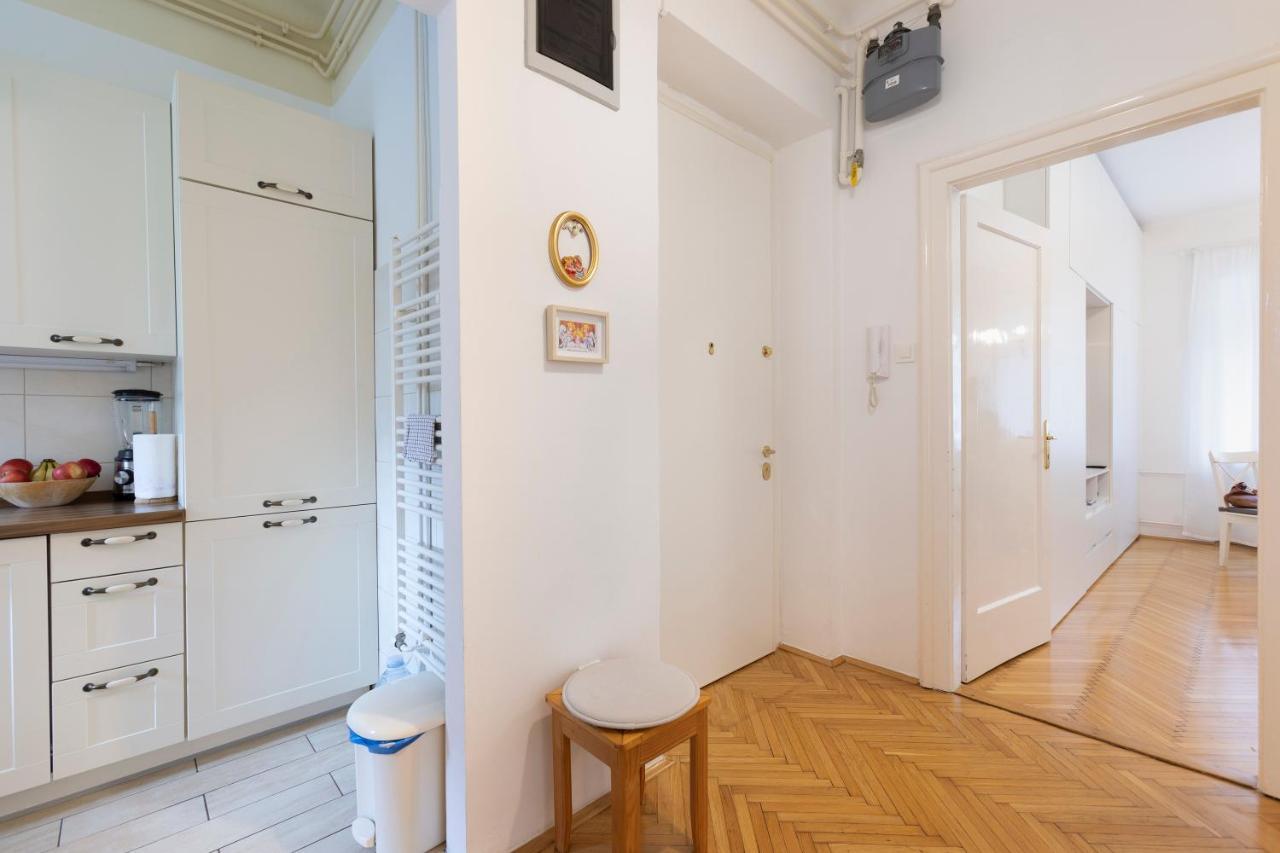 Vedrana-Near Centre And Free Garage, Electricity For Electric Cars Zagreb Buitenkant foto